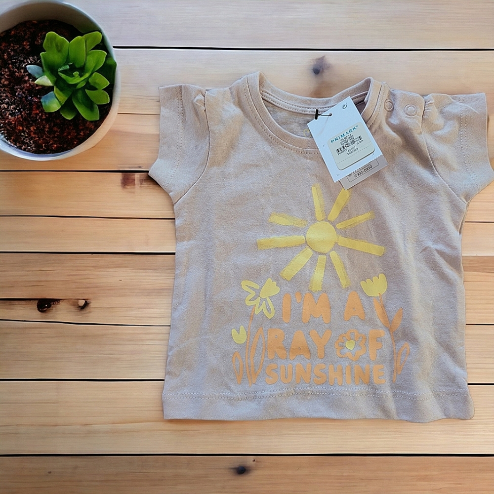 NWT! Girls Graphic T-shirt